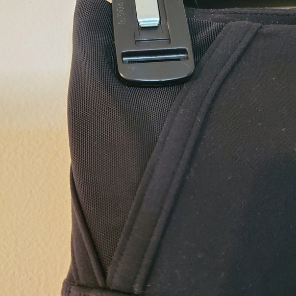 Athleta Highwaist Capri with leg cutout details size small - Picture 2 of 14